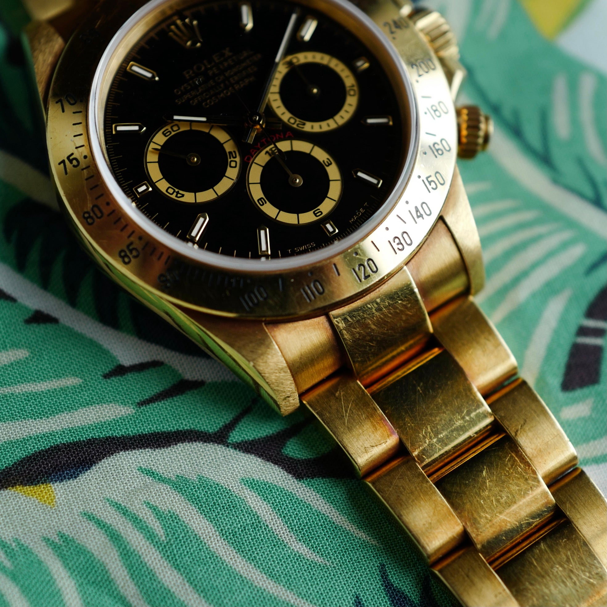 Rolex - Rolex Yellow Gold Cosmograph Daytona Ref. 16528 in Superb Condition - The Keystone Watches