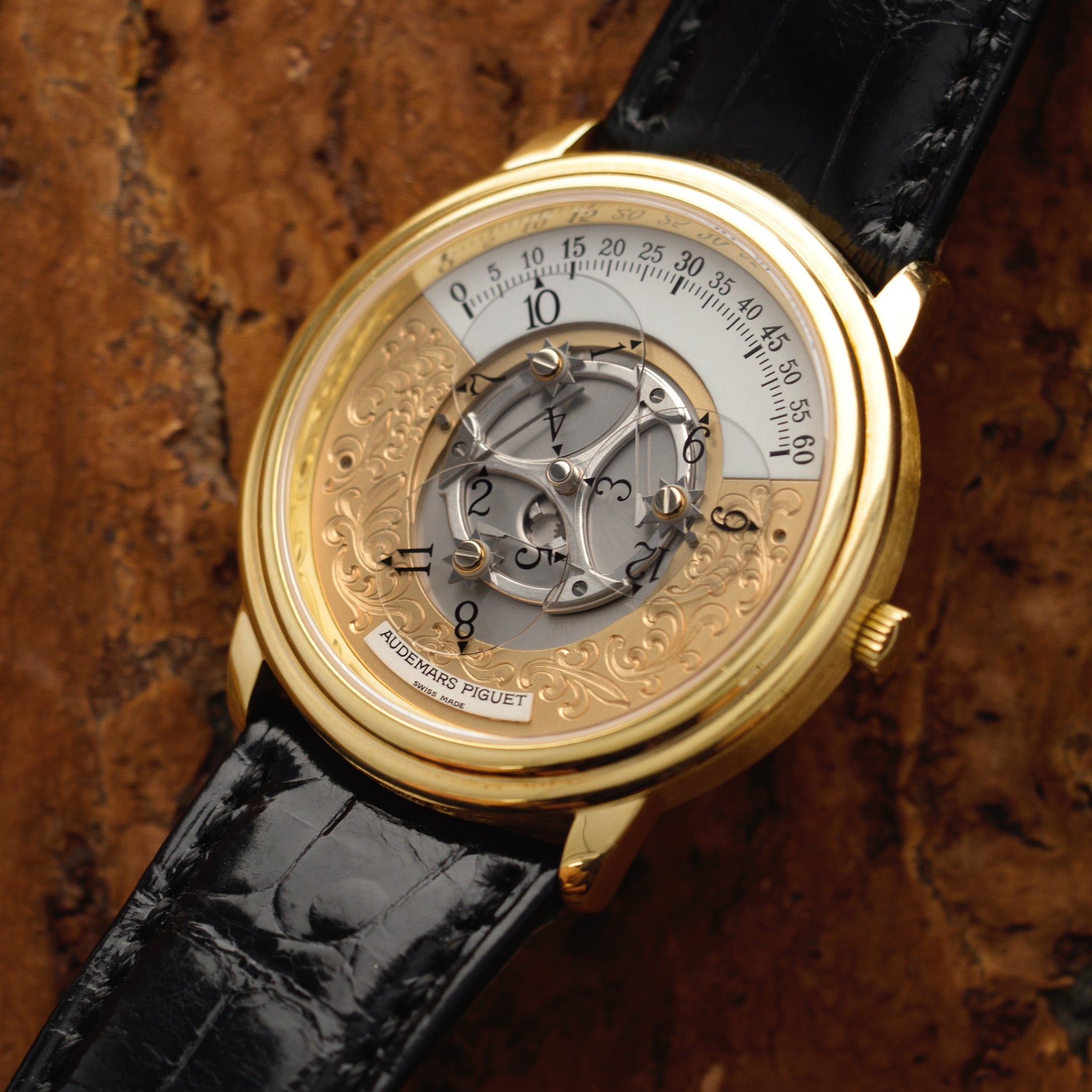 Audemars Piguet - Audemars Piguet Yellow Gold Star Wheel Engraved Dial Ref. 25720 - The Keystone Watches