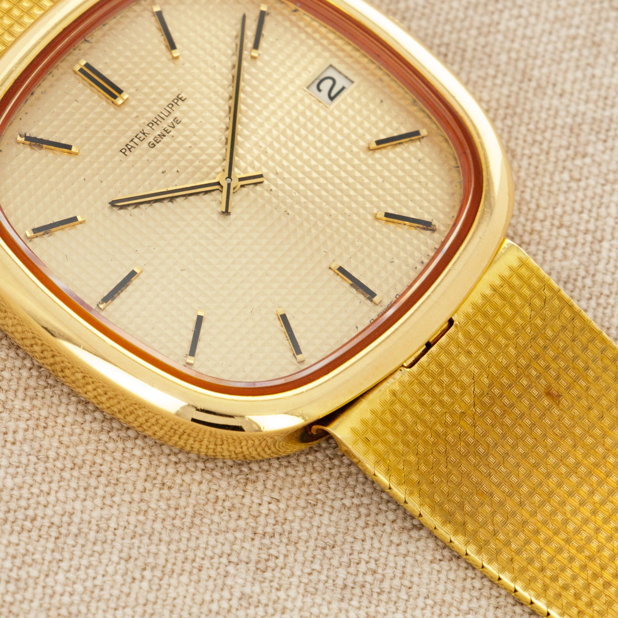 Patek Philippe - Patek Philippe Yellow Gold Golden Circle Ref. 3604 - The Keystone Watches