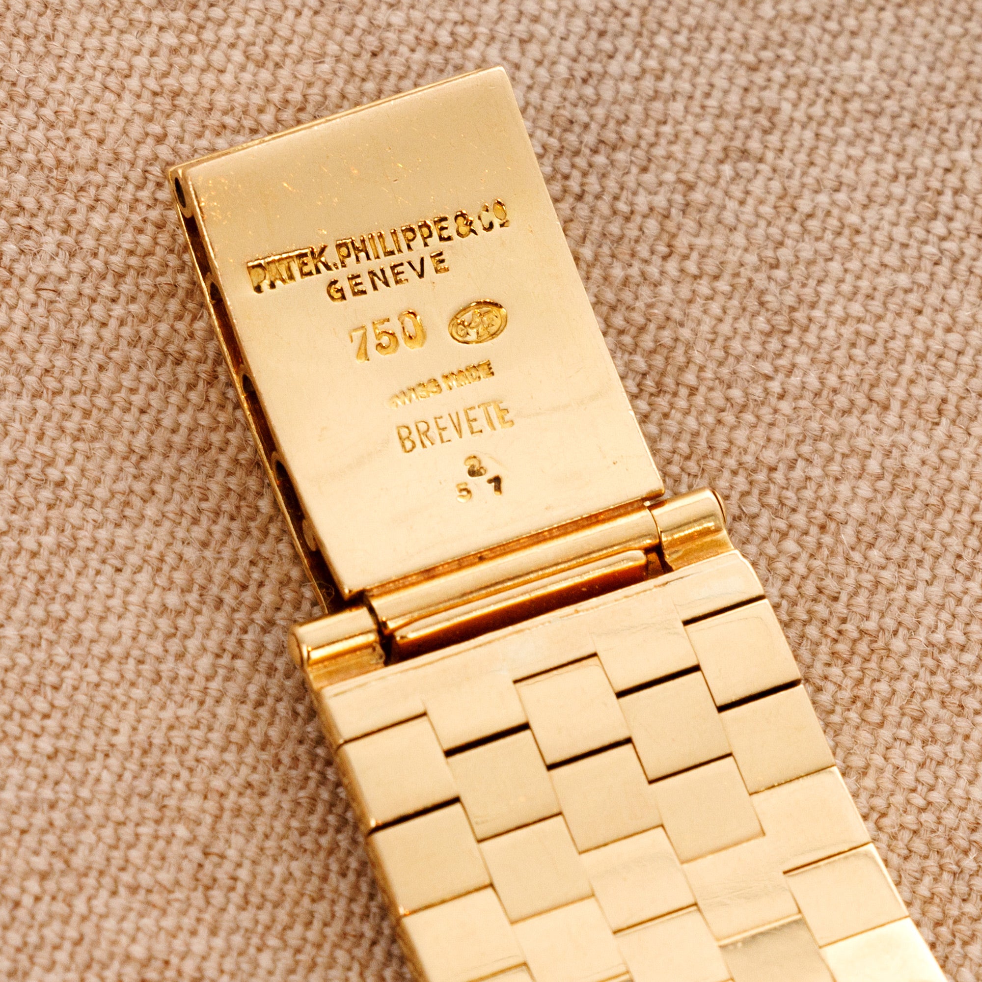 Patek Philippe - Patek Philippe Yellow Gold Calatrava, Ref. 2526 Retailed by Serpico Y Laino - The Keystone Watches