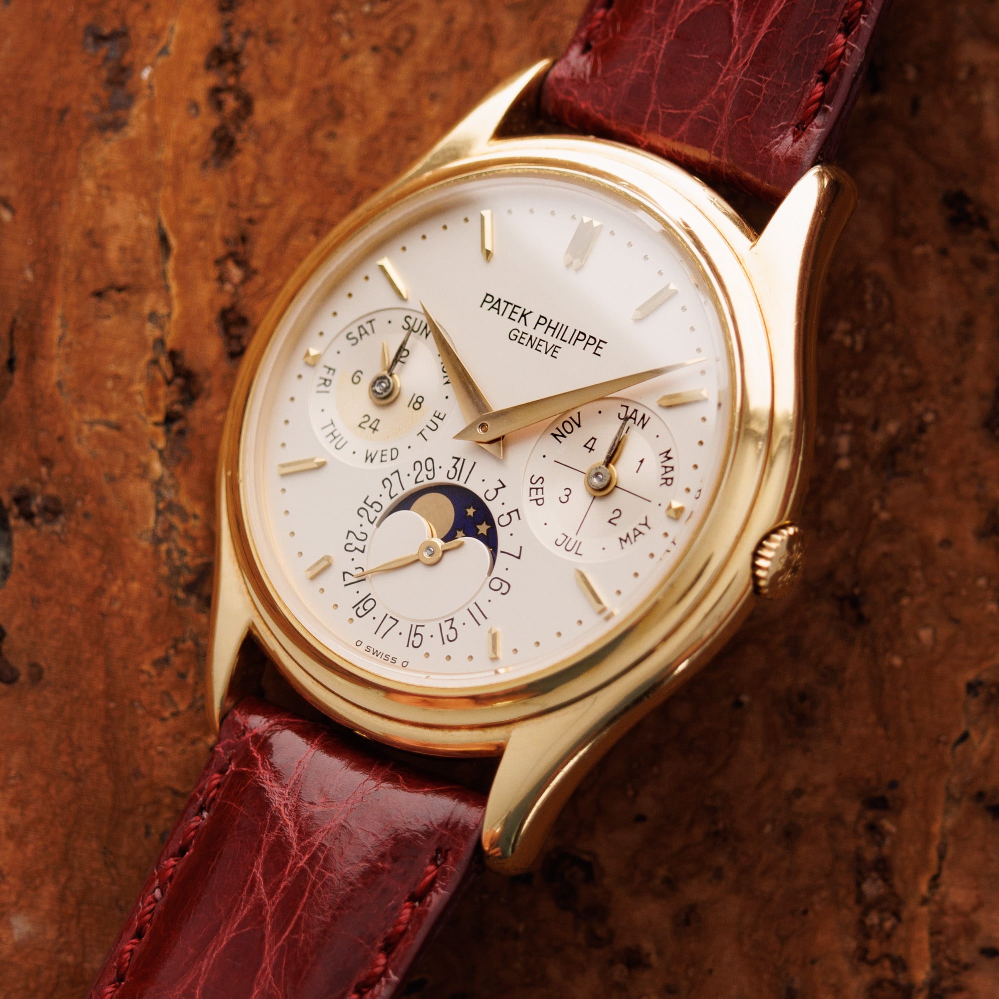 Patek Philippe - Patek Philippe Yellow Gold Perpetual Calendar Ref. 3940. Second Series Dial - The Keystone Watches