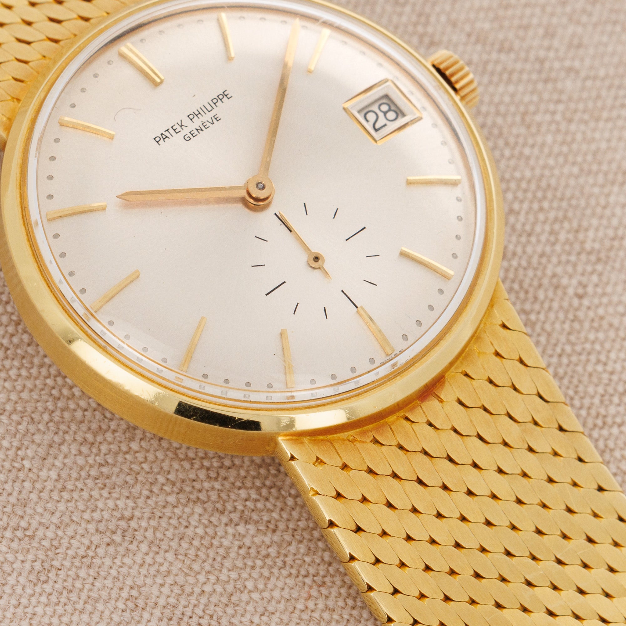 Patek Philippe - Patek Philippe Yellow Gold Calatrava Ref. 3514 - The Keystone Watches