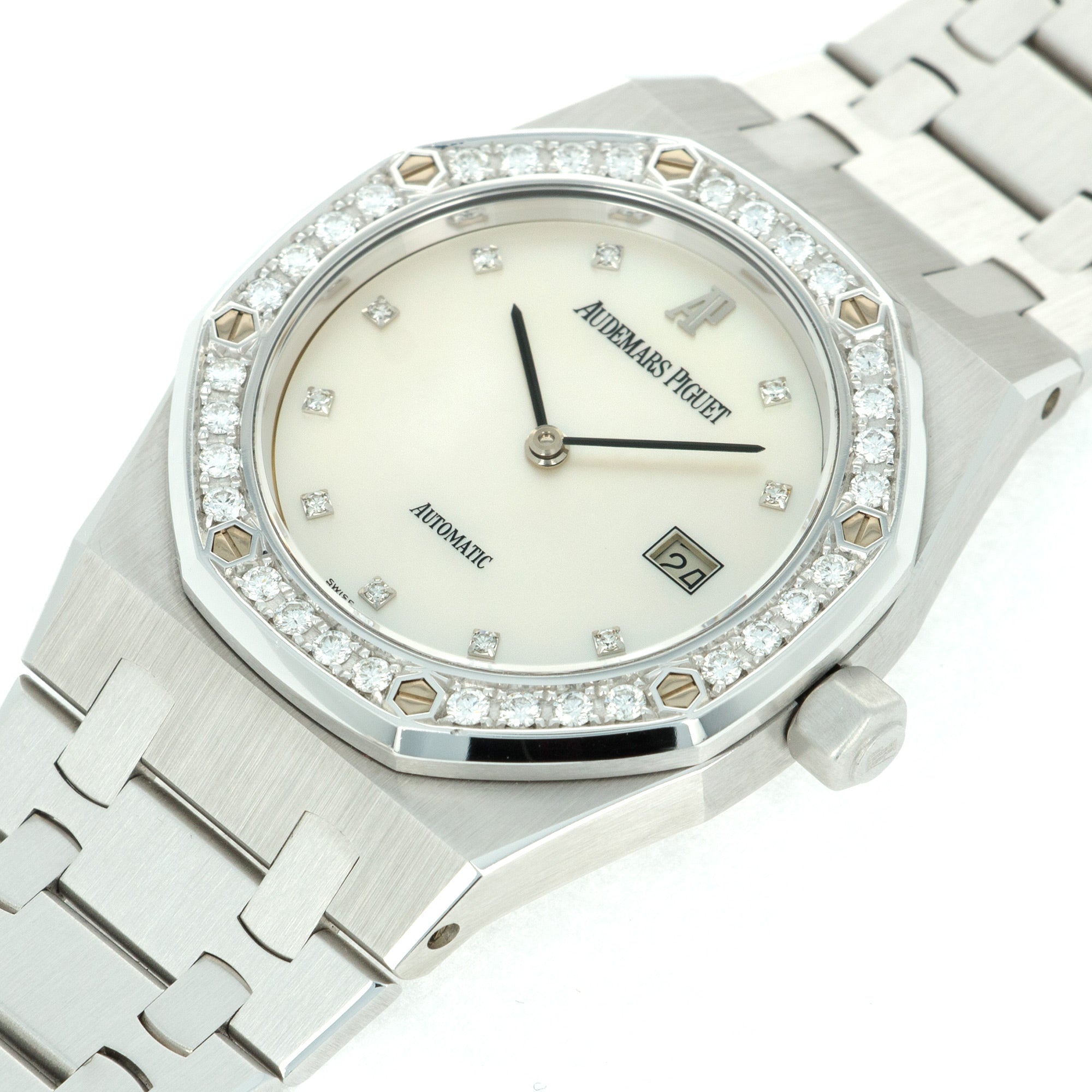 Audemars Piguet Royal Oak 15054BC.Z.0789BC.02 18k WG  Mint Condition with Practically No Signs of Wear Unisex 18k WG Mother of Pearl 34 mm Automatic 2005 White Gold Bracelet Original Warranty Paper 