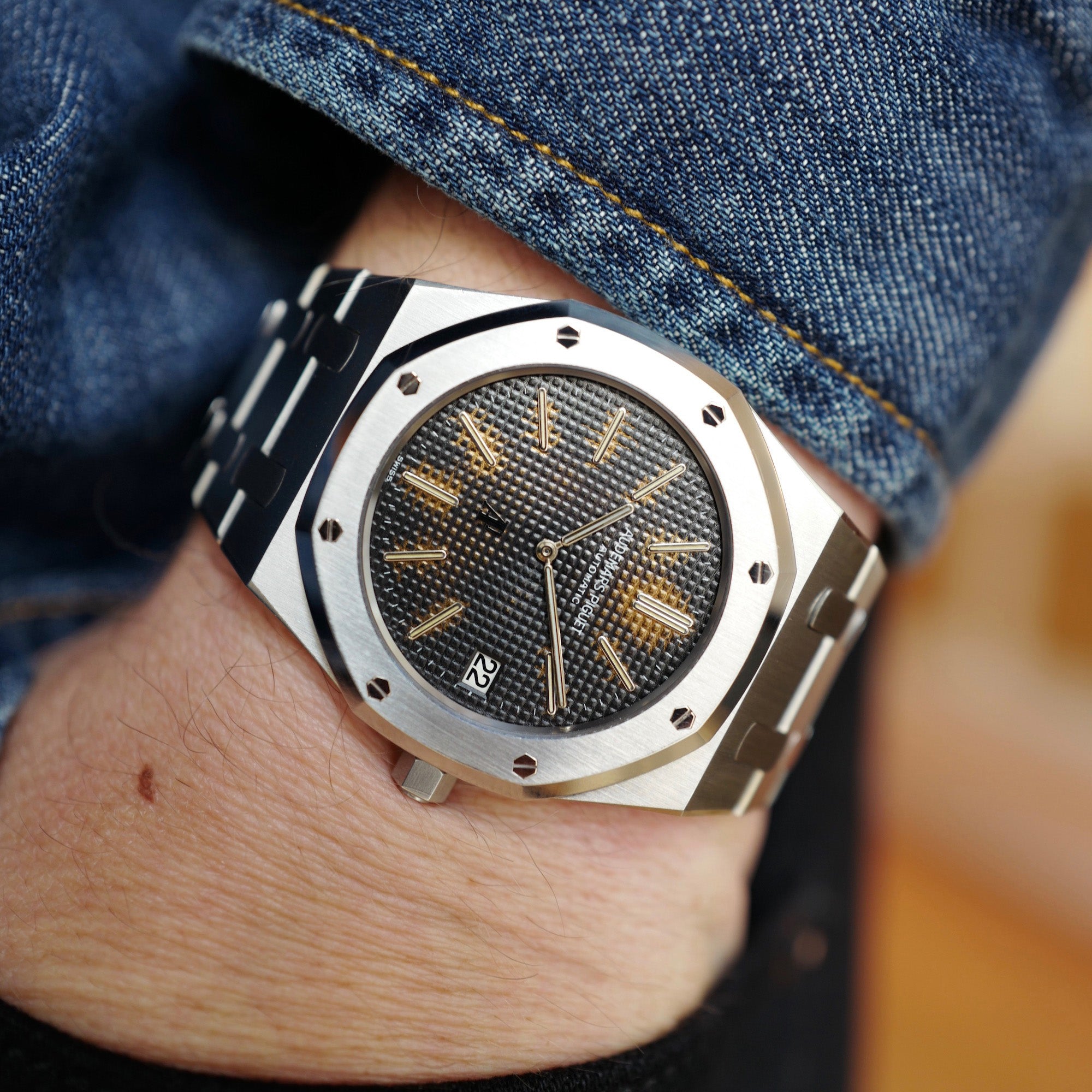 Audemars Piguet - Audemars Piguet B-Series Royal Oak Jumbo Watch Ref. 5402 in Exceptional Condition - The Keystone Watches