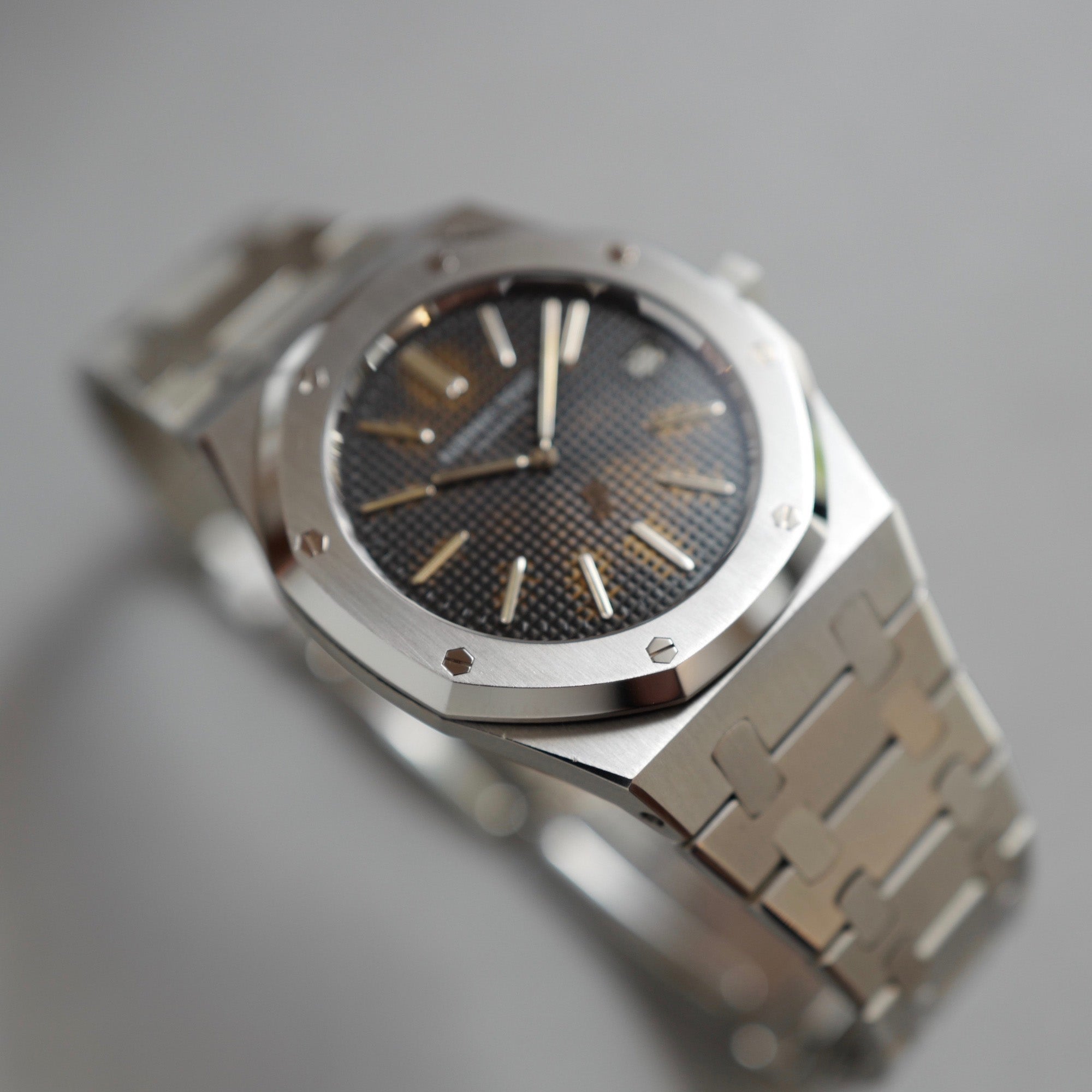 Audemars Piguet - Audemars Piguet B-Series Royal Oak Jumbo Watch Ref. 5402 in Exceptional Condition - The Keystone Watches